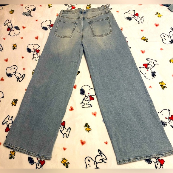 HOT TOPIC | Kuromi Straight Leg Jeans - Picture 2 of 4